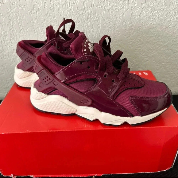 Nike Shoes - Nike beetroot Huaraches women 5